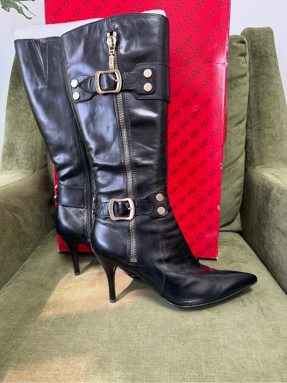 Guess Black Leather Knee-High Pointed Toe Stiletto Boots 8.5